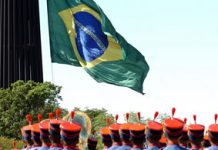 Bandeira do Brasil na Praça dos 3 Poderes